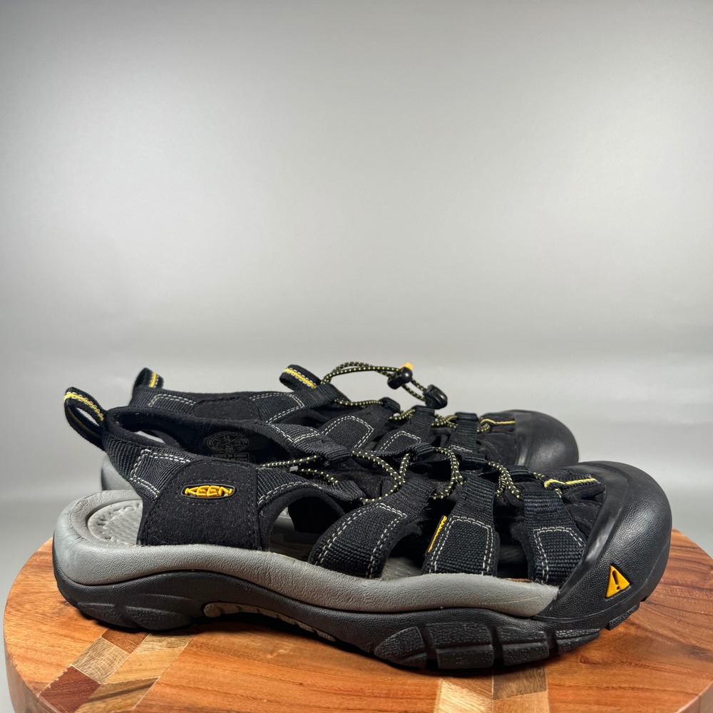 Keen Newport H2 Mens 8.5 Black Yellow Waterproof Sport Hiking Sandals 1001907